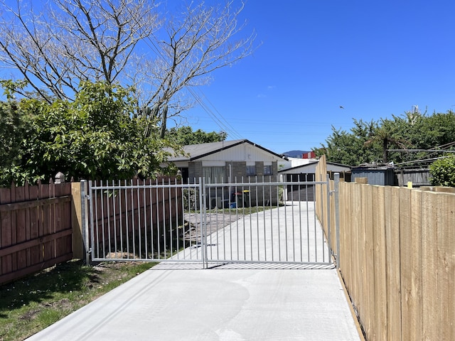 アンダーウォールナットツリー