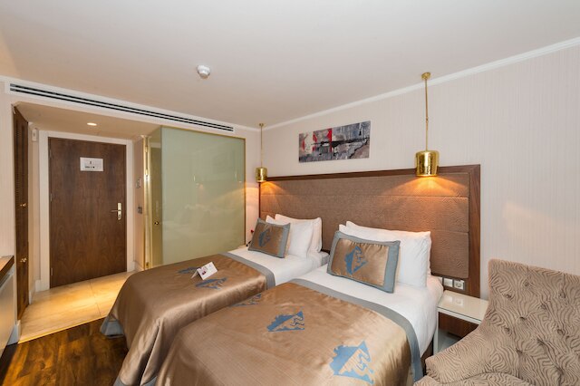 ダークメンホテル