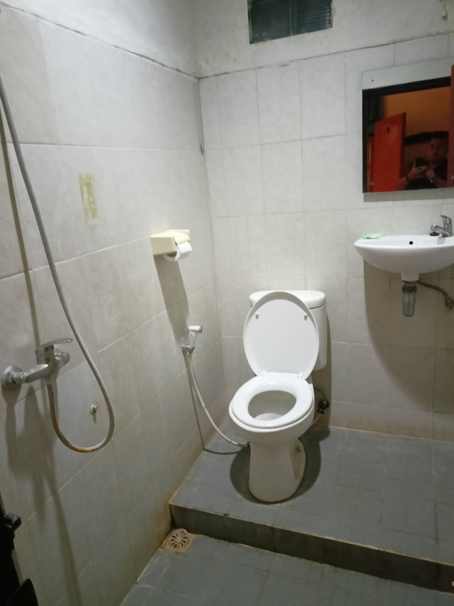 カトゥールアディプトラホテル