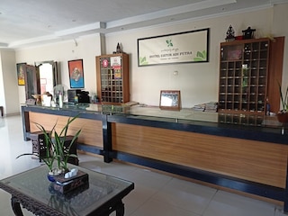 カトゥールアディプトラホテル