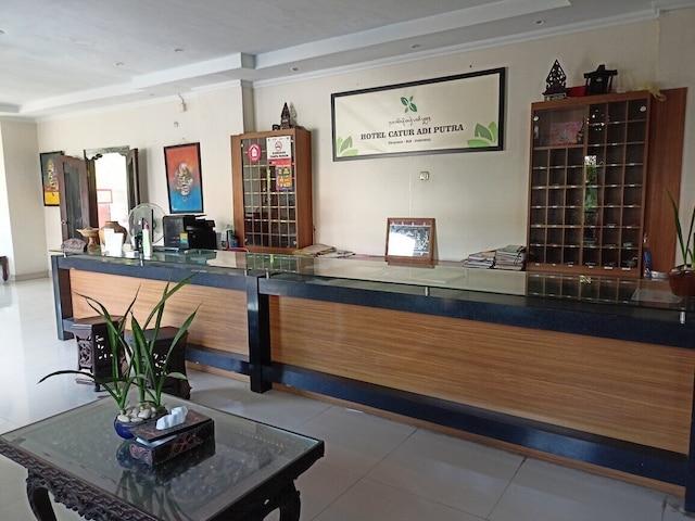 カトゥールアディプトラホテル