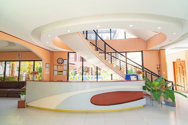 ダイナズ ツーリスト イン プエルト プリンセサ