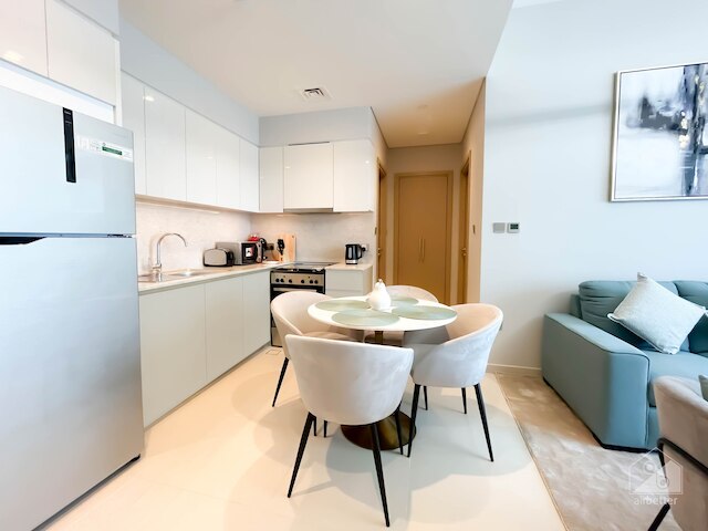 ラグジュアリーブルジロイヤル、バルコニー&ダウンタウンのビュー付き