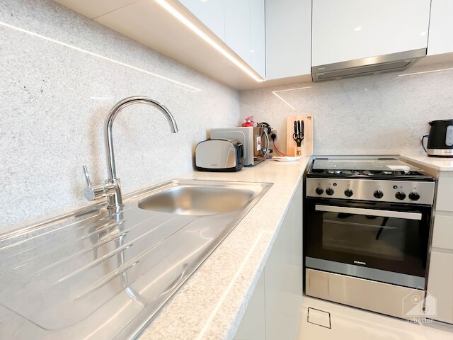 ラグジュアリーブルジロイヤル、バルコニー&ダウンタウンのビュー付き