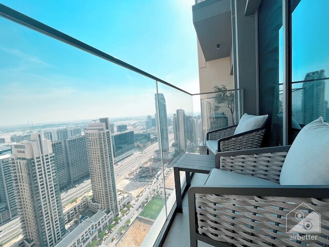 ラグジュアリーブルジロイヤル、バルコニー&ダウンタウンのビュー付き