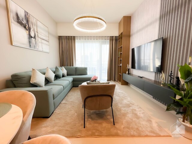 ラグジュアリーブルジロイヤル、バルコニー&ダウンタウンのビュー付き