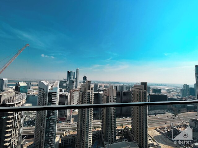 ラグジュアリーブルジロイヤル、バルコニー&ダウンタウンのビュー付き