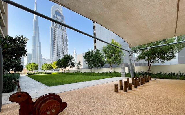 ラグジュアリーブルジロイヤル、バルコニー&ダウンタウンのビュー付き