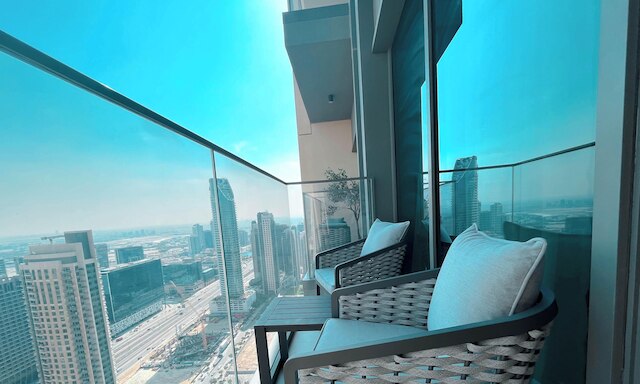 ラグジュアリーブルジロイヤル、バルコニー&ダウンタウンのビュー付き