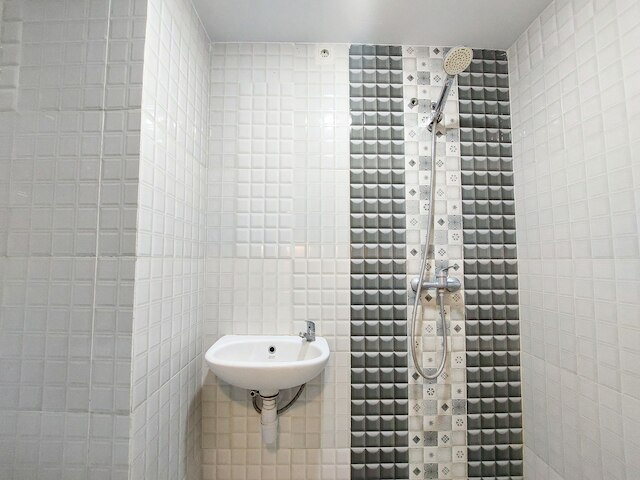 ホーミー アンド ウォーム スタジオ  アパートメント  アット マンシュール  レジデンス