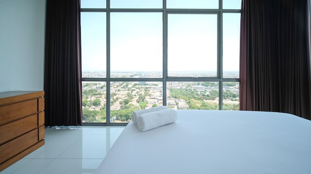 ホーミー 11ッドー ウィズ エクストラ ルーム  アパートメント  アット アルヤドゥータ  レジデンス  スラバヤ