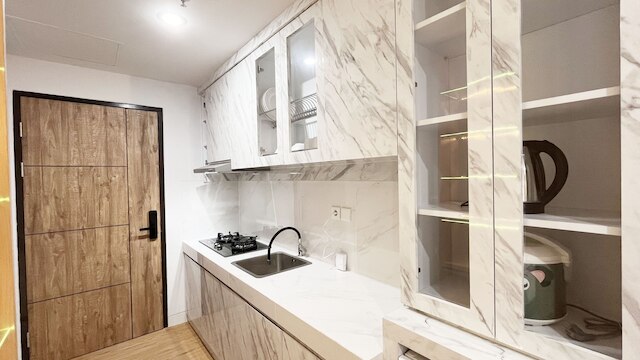 モダン アンド ナイス スタジオ アット デルフト チプトラ マカッサル  アパートメント