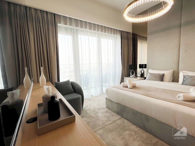 極度のラグジュアリーブルージュロワイヤルバルコニー&ダウンタウンビュー