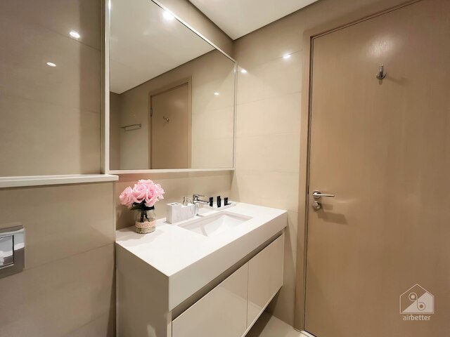 ダウンタウンの中心部で究極の豪華さ