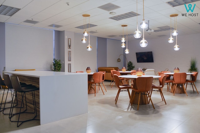 コンド・ウィズ・ビュー・シティ・ビューズ・イン・ブリケル