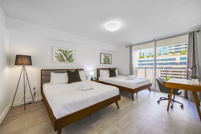 コンド・ウィズ・ビュー・シティ・ビューズ・イン・ブリケル