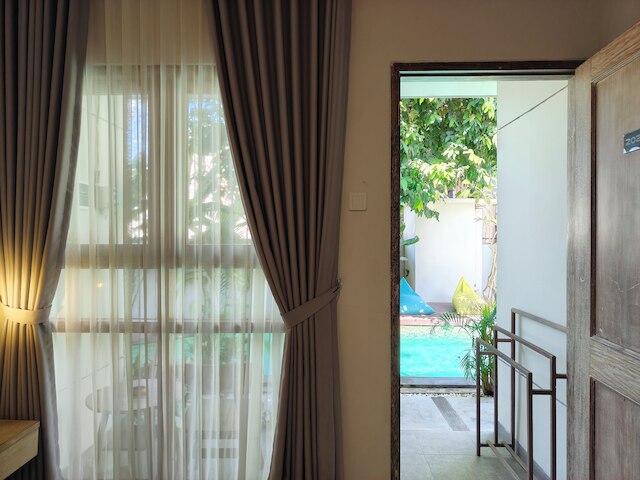 マヌーバー サーフ アンド ステイ ウルワツ バリ