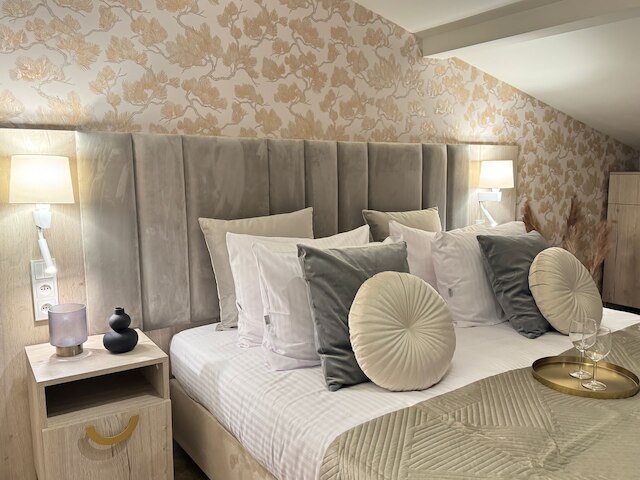 ホワイトロータス - ロフトアフェア コレクション