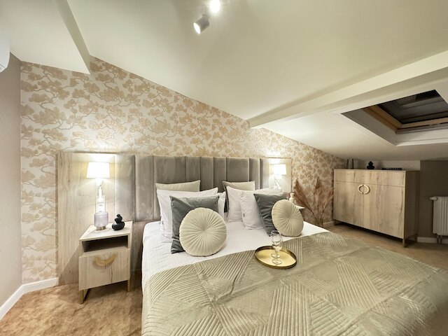 ホワイトロータス - ロフトアフェア コレクション