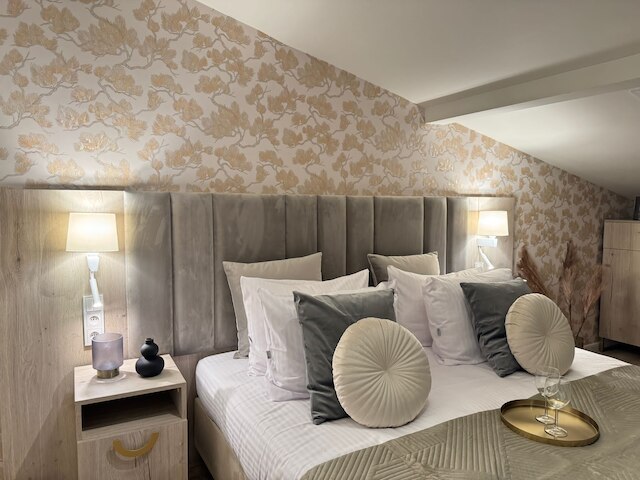 ホワイトロータス - ロフトアフェア コレクション