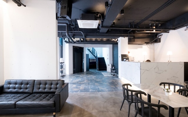 Canvas Hostel - Black