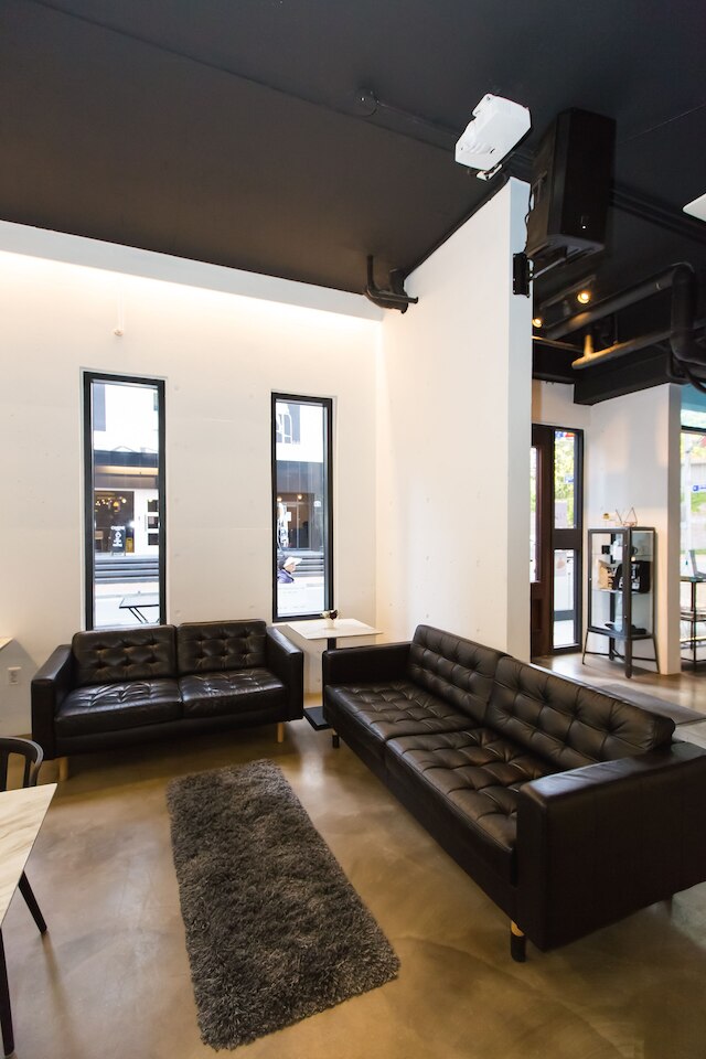 Canvas Hostel - Black