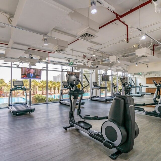 シルクハウス モダン スタジオ イン ディFC アイコニック タワー プール