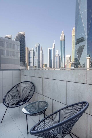 シルクハウス モダン スタジオ イン ディFC アイコニック タワー プール