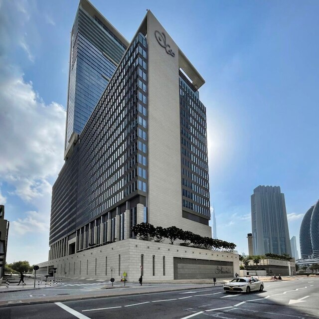 シルクハウス モダン スタジオ イン ディFC アイコニック タワー プール