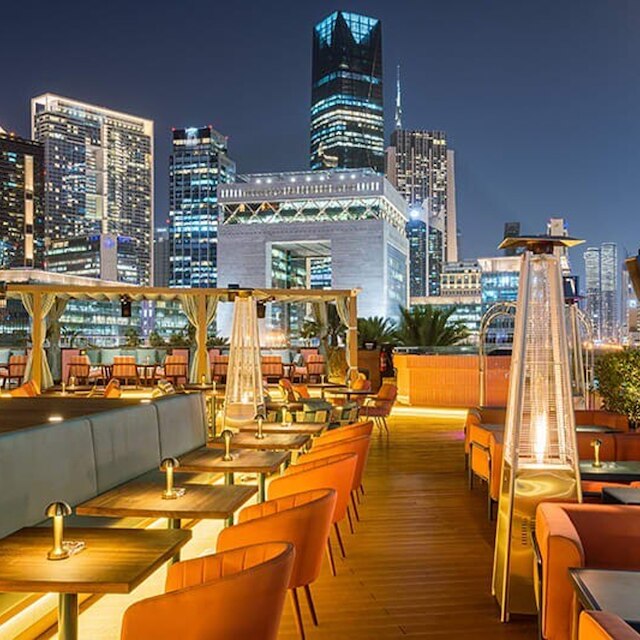 シルクハウス モダン スタジオ イン ディFC アイコニック タワー プール