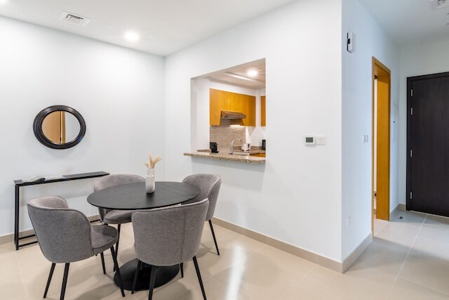 シルクハウス スペーシャス ベッドルーム イン ダウンタウン プール ビュー