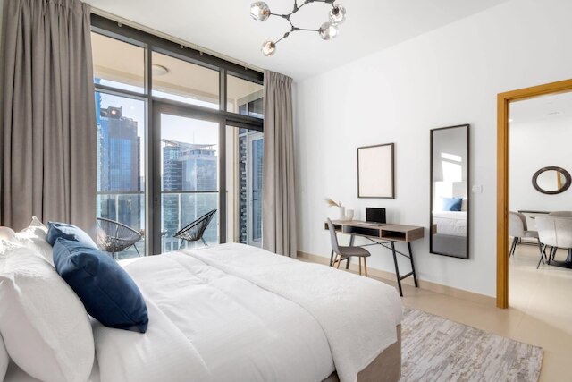 シルクハウス スペーシャス ベッドルーム イン ダウンタウン プール ビュー