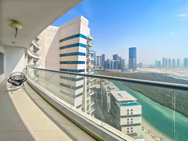 シルクハウス モダン パッド ウィズ プール ジム ニア リーム パーク