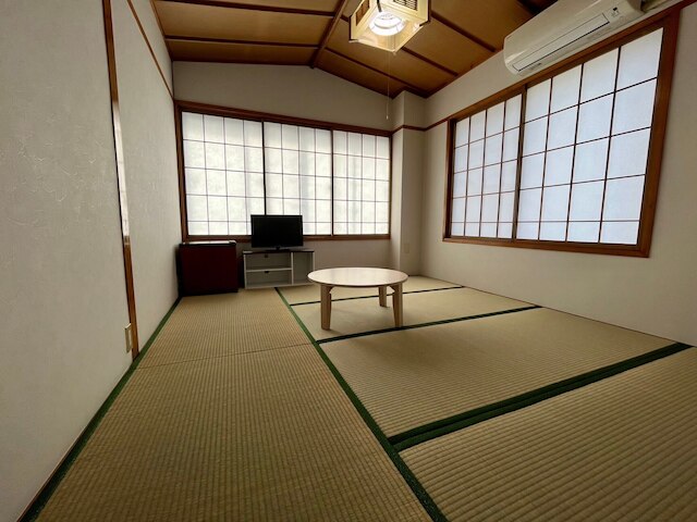 Yuzawa House