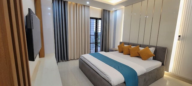 ラグジュアリー 3 ベッドルーム ハイリー セキュアード アンド クローズ トゥ エアポート