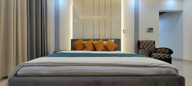 ラグジュアリー 3 ベッドルーム ハイリー セキュアード アンド クローズ トゥ エアポート