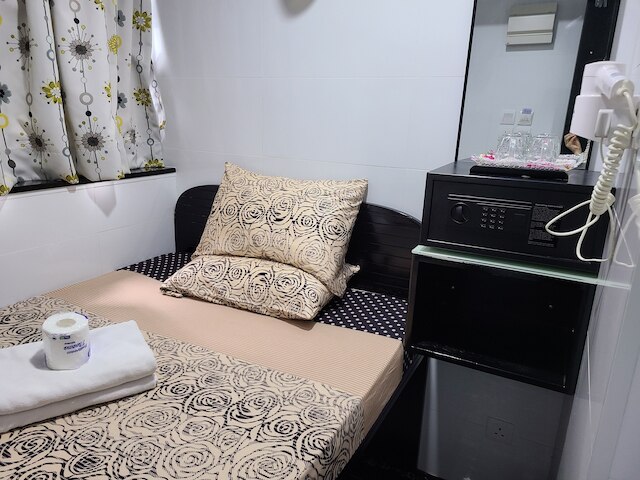 NEW DAY NIGHT HOSTEL