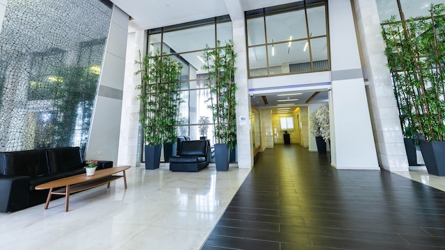 シーフロント・ラグジュアリー 3 BR アパートメント