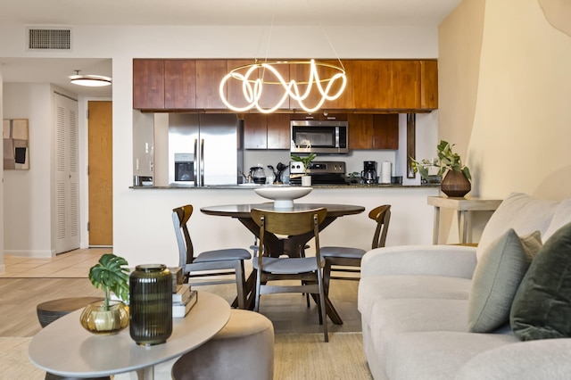 クラウド 9 - アメニティーズ 24 7 セキュリティ ロケーション