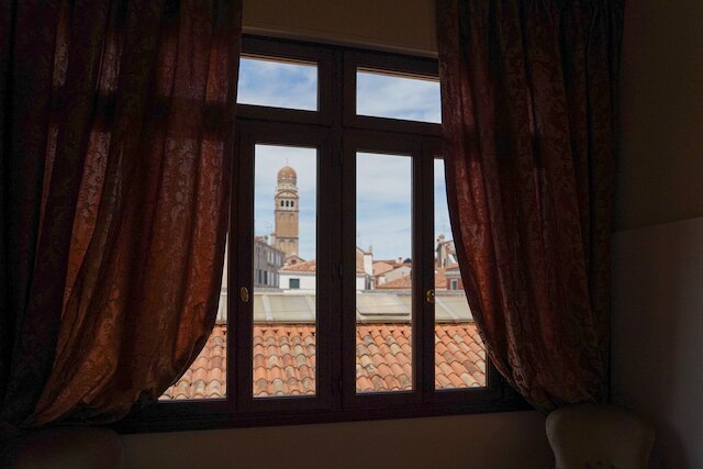 カ ロンゴ パレス アパートメンツ