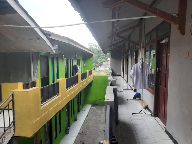 スーパー OYO ライフ 93023 コスト ブラン カラワン