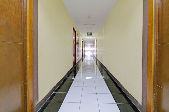 スーパー OYO ライフ 92976 アパートメント ジャルディン バイ アパト