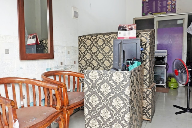 スーパー OYO ライフ 92962 アパートメント セントラランド カラワン バイ ラトナ