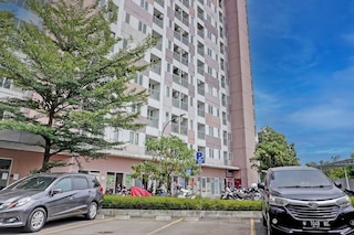 スーパー OYO ライフ 92962 アパートメント セントラランド カラワン バイ ラトナ