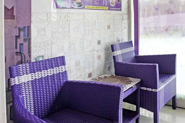 スーパー OYO ライフ 92962 アパートメント セントラランド カラワン バイ ラトナ