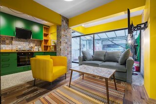 フラット W ジャグジー アンド バックヤード  6  ミン トゥ カディコイ コースト