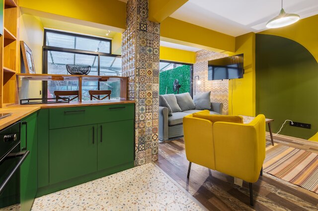 フラット W ジャグジー アンド バックヤード  6  ミン トゥ カディコイ コースト