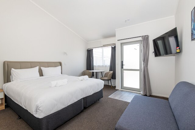 オーロラ シティ スイーツ モーテル