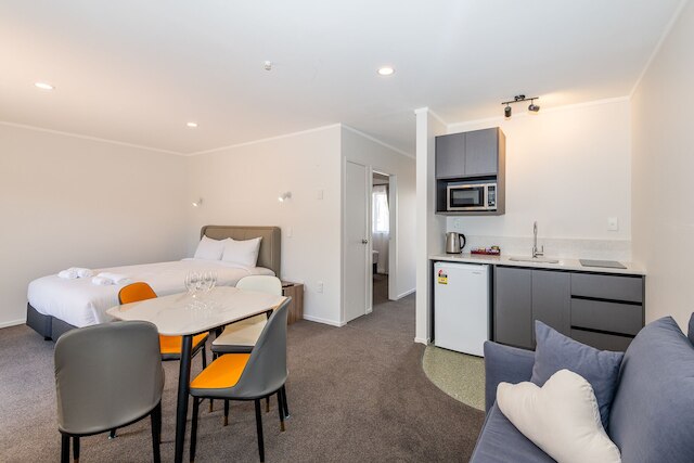 オーロラ シティ スイーツ モーテル