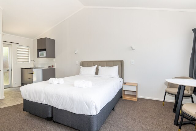 オーロラ シティ スイーツ モーテル